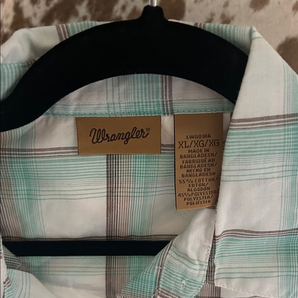 Wrangler Women’s Pearl Snap Shirt - Mint and White Plaid - Picture 2 of 4